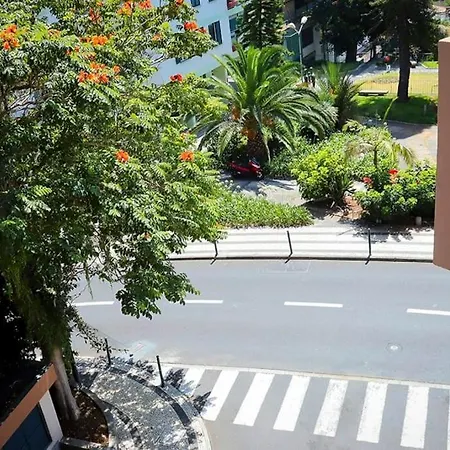 Downtown 5min Marina + 2 Bedroom + Parking Apartment Funchal (Madeira)
