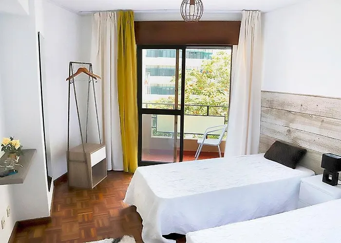 Downtown 5min Marina + 2 Bedroom + Parking *