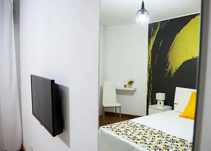 Downtown 5min Marina + 2 Bedroom + Parking